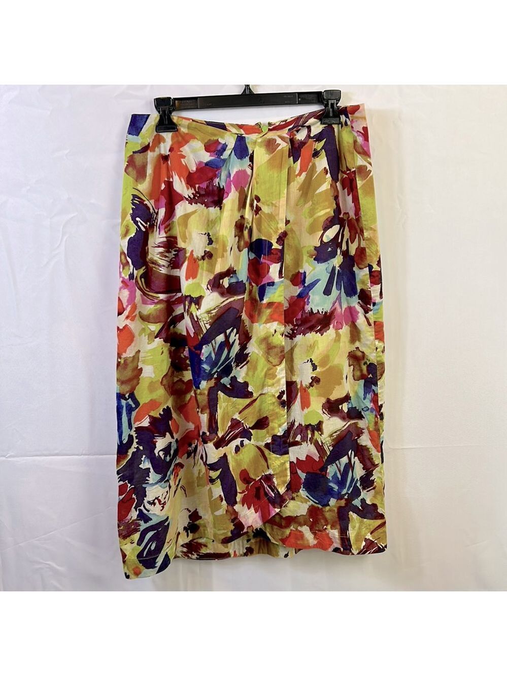 Joseph A Size 10 Floral Wrap Skirt Like New. Back Zipper. Lined.